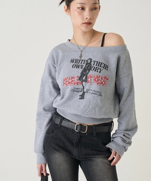 WHO'S WHO gallery（フーズフーギャラリー）の「ELIOT  RHINESTONE COMPACT OFF-SHOULDER（スウェット・レディース・グレー/チャコールグレー/レッド/ホワイト/グレー系その他・FREE）」の19枚目の写真