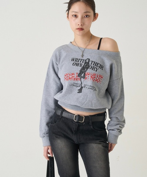 WHO'S WHO gallery（フーズフーギャラリー）の「ELIOT  RHINESTONE COMPACT OFF-SHOULDER（スウェット・レディース・グレー/チャコールグレー/レッド/ホワイト/グレー系その他・FREE）」の12枚目の写真