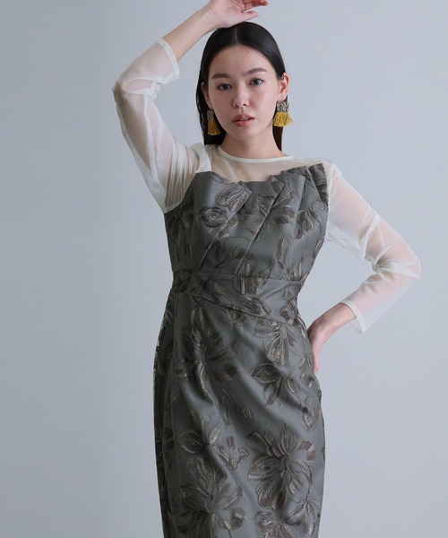 atlo(アトロ)の「フロント プリーツ フラワー刺繍 アシンメトリー パーティー ドレス お呼ばれ ミモレ丈&袖あり 結婚式 二次会 フォーマル オケージョンドレス 同窓会 成人式 (ドレス・レディース・グレー/チャコール/ベージュ/グリーン/ブラウン・M/S/L)」の9枚目の写真