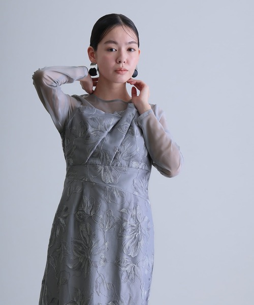 atlo(アトロ)の「フロント プリーツ フラワー刺繍 アシンメトリー パーティー ドレス お呼ばれ ミモレ丈&袖あり 結婚式 二次会 フォーマル オケージョンドレス 同窓会 成人式 (ドレス・レディース・グレー/チャコール/ベージュ/グリーン/ブラウン・M/S/L)」の12枚目の写真