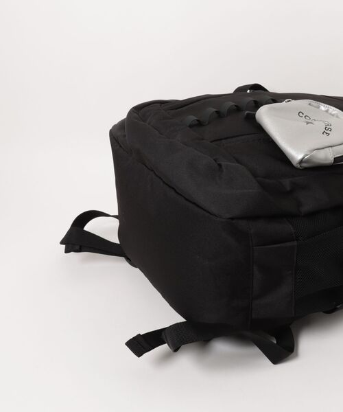 CONVERSE(コンバース)の「【CONVERSE】CV RUBBER PATCH BACKPACK / コンバース ラバーパッチロゴ バックパック(バックパック/リュック・メンズ・シルバーグレー/ベージュ/ブラック/アイボリー・FREE)」の6枚目の写真