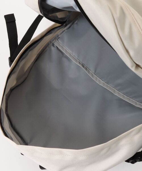 CONVERSE(コンバース)の「【CONVERSE】CV RUBBER PATCH BACKPACK / コンバース ラバーパッチロゴ バックパック(バックパック/リュック・メンズ・シルバーグレー/ベージュ/ブラック/アイボリー・FREE)」の10枚目の写真