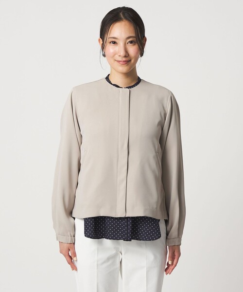A DAY IN THE LIFE UNITED ARROWS(アデイインザライフユナイテッドアローズ)の「ツイル ノーカラー ブルゾン ‐ウォッシャブル‐<A DAY IN THE LIFE>(ブルゾン・レディース・ベージュ/ダークグレー・FREE)」の6枚目の写真