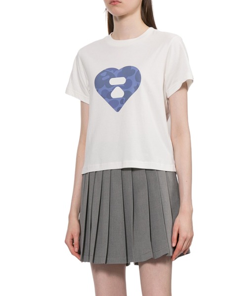 APEE BY A BATHING APE(エイピーバイアベイシングエイプ)の「CAMO HEART PRINTED TEE #1(Tシャツ/カットソー・レディース・ホワイト×グリーン/ホワイト×ピンク/ホワイト×ネイビー・SMALL/X-SMALL)」の6枚目の写真