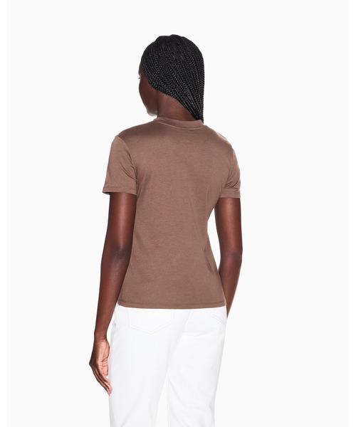 ARMANI EXCHANGE(アルマーニエクスチェンジ)の「【A|X アルマーニ エクスチェンジ】エンブロイダリーロゴ 半袖クルーネックTシャツ/REGULAR BOXY(Tシャツ/カットソー・レディース・ホワイト/ブラウン・X-SMALL/X-LARGE/SMALL/MEDIUM/LARGE)」の3枚目の写真