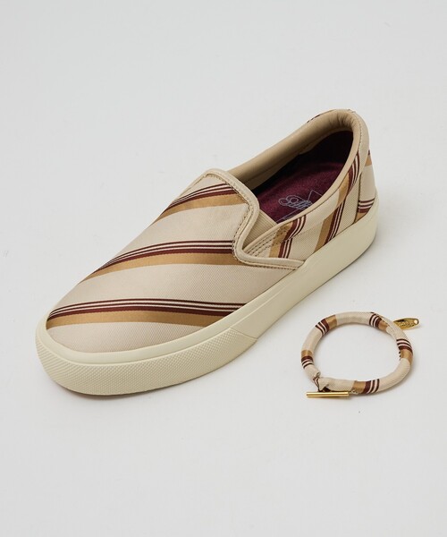 Au BANNISTER（オゥバニスター）の「【シルクネクタイ生地使用】スリッポンスニーカー（スニーカー・レディース・ベージュ/ピンク/ブラック・S/M/L）」の2枚目の写真