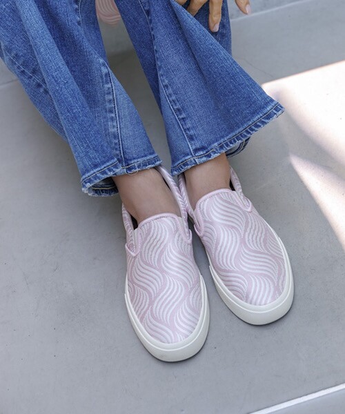 Au BANNISTER（オゥバニスター）の「【シルクネクタイ生地使用】スリッポンスニーカー（スニーカー・レディース・ベージュ/ピンク/ブラック・S/M/L）」の3枚目の写真