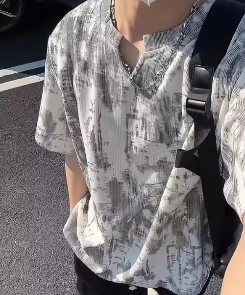 link lot(リンクロット)の「アンティーク模様・ジャガード ルーズフィットキーネックシャツ(Tシャツ/カットソー・メンズ・ブラック/ホワイト・L/M)」の1枚目の写真