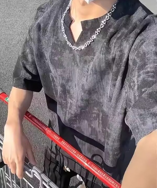 link lot(リンクロット)の「アンティーク模様・ジャガード ルーズフィットキーネックシャツ(Tシャツ/カットソー・メンズ・ブラック/ホワイト・L/M)」の4枚目の写真
