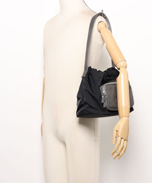 CLEDRAN（クレドラン）の「【軽量 レザーポケット】 CL3962 LIMO ZIP POCKET TOTE（ショルダーバッグ・レディース・ブラック/チャコール/ダークベージュ・FREE）」の19枚目の写真