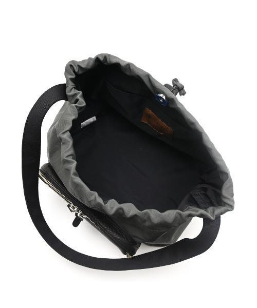 CLEDRAN（クレドラン）の「【軽量 レザーポケット】 CL3962 LIMO ZIP POCKET TOTE（ショルダーバッグ・レディース・ブラック/チャコール/ダークベージュ・FREE）」の9枚目の写真