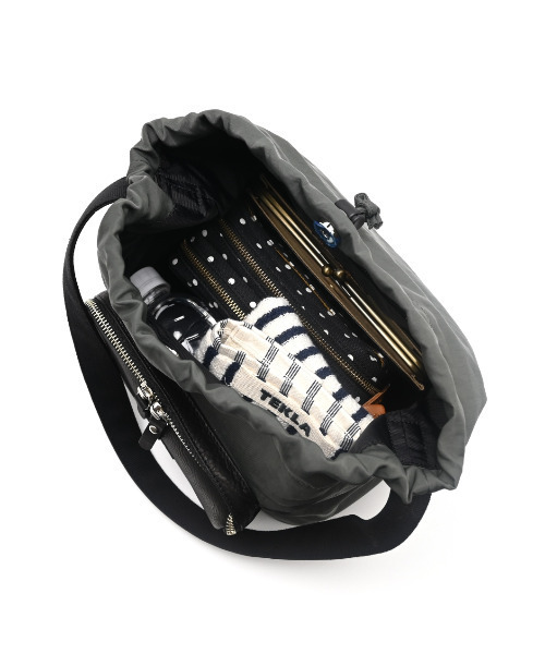 CLEDRAN（クレドラン）の「【軽量 レザーポケット】 CL3962 LIMO ZIP POCKET TOTE（ショルダーバッグ・レディース・ブラック/チャコール/ダークベージュ・FREE）」の10枚目の写真