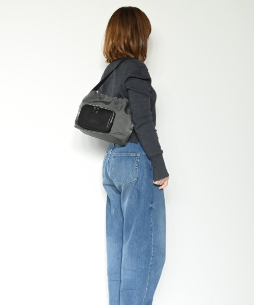 CLEDRAN（クレドラン）の「【軽量 レザーポケット】 CL3962 LIMO ZIP POCKET TOTE（ショルダーバッグ・レディース・ブラック/チャコール/ダークベージュ・FREE）」の13枚目の写真