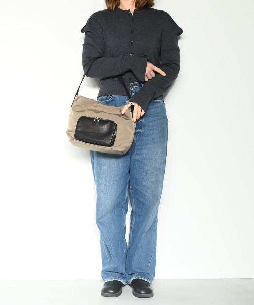 CLEDRAN（クレドラン）の「【軽量 レザーポケット】 CL3962 LIMO ZIP POCKET TOTE（ショルダーバッグ・レディース・ブラック/チャコール/ダークベージュ・FREE）」の14枚目の写真