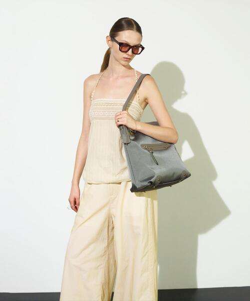 TOFF&LOADSTONE(トフアンドロードストーン)の「Key one handle(キーワンハンドル)(ハンドバッグ・レディース・ライトグレー系9・00)」の4枚目の写真