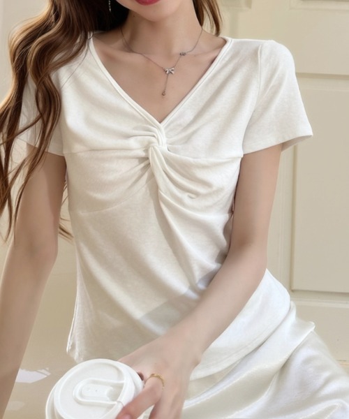 Ada.(エイダ)の「フロント ツイスト Vネック コンパクト 半袖 カットソー(Tシャツ/カットソー・レディース・グレー/ブルー/ブラック/ホワイト・FREE)」の8枚目の写真