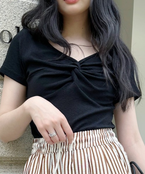 Ada.(エイダ)の「フロント ツイスト Vネック コンパクト 半袖 カットソー(Tシャツ/カットソー・レディース・グレー/ブルー/ブラック/ホワイト・FREE)」の12枚目の写真