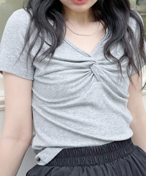 Ada.(エイダ)の「フロント ツイスト Vネック コンパクト 半袖 カットソー(Tシャツ/カットソー・レディース・グレー/ブルー/ブラック/ホワイト・FREE)」の19枚目の写真