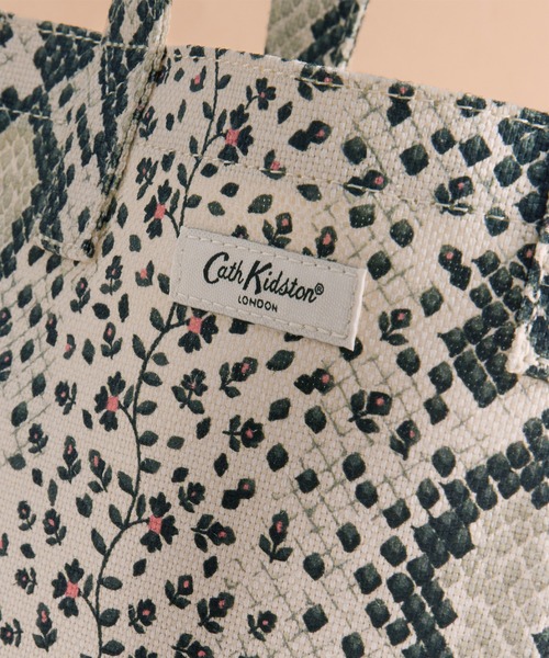 Cath Kidston(キャスキッドソン)の「スモール ブックバッグ Snake Floral(ハンドバッグ・レディース・グレー・FREE)」の8枚目の写真