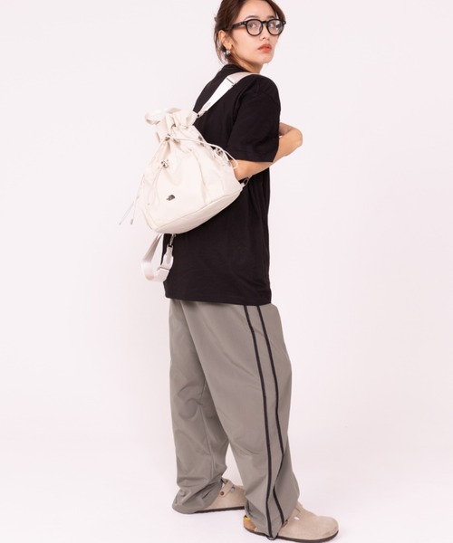 THE NORTH FACE(ザノースフェイス)の「【THE NORTH FACE/ザ・ノースフェイス】3WAY 巾着ショルダーバッグ/リュック/バックパック/BONNEY PACK M/ユニセックス(バックパック/リュック・レディース・ブラック/クリーム・FREE)」の22枚目の写真