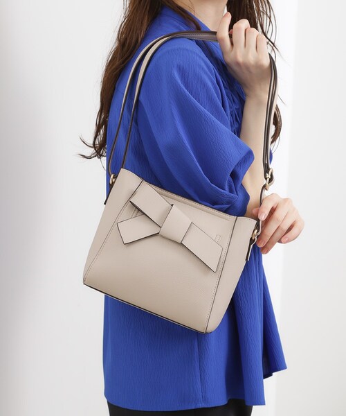 grove（グローブ）の「一枚革風リボンショルダー（ショルダーバッグ・レディース・ブラック/キャメル/ライトグレー・00）」の2枚目の写真
