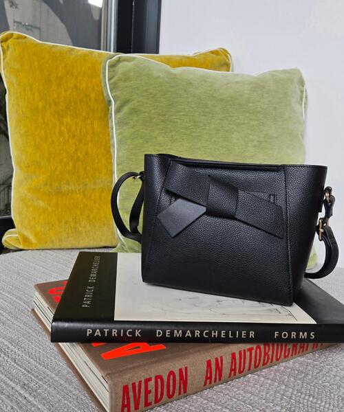 grove(グローブ)の「一枚革風リボンショルダー(ショルダーバッグ・レディース・ブラック/キャメル/ライトグレー/シルバー系その他・00)」の9枚目の写真