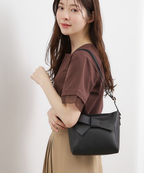 grove（グローブ）の「一枚革風リボンショルダー（ショルダーバッグ・レディース・ブラック/キャメル/ライトグレー・00）」の6枚目の写真