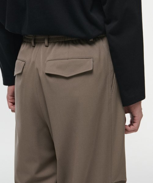 MUSINSA STANDARD（ムシンサスタンダード）の「パラシュートバンディングスラックス [ダスティベージュ]（スラックス・メンズ・その他・40/38/42/36/34/32/30/26/28）」の7枚目の写真