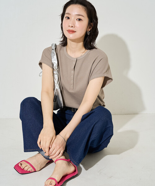FREAK'S STORE（フリークスストア）の「限定展開　ミニ ワッフル ヘンリー ノースリーブ トップス（Tシャツ/カットソー・レディース・ブラック/オフホワイト/ブルー/ナチュラル/レモンイエロー/ベージュ・ﾌﾘ-）」の22枚目の写真