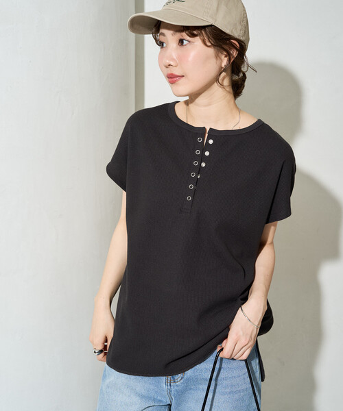 FREAK'S STORE（フリークスストア）の「限定展開　ミニ ワッフル ヘンリー ノースリーブ トップス（Tシャツ/カットソー・レディース・ブラック/オフホワイト/ブルー/ナチュラル/レモンイエロー/ベージュ・ﾌﾘ-）」の7枚目の写真