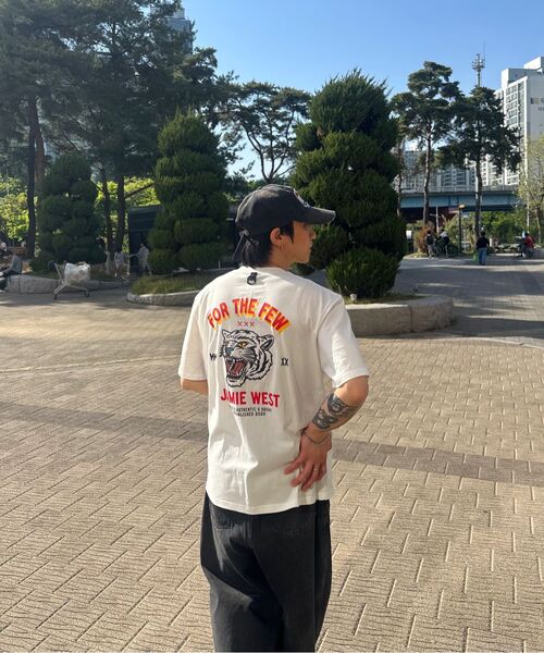 JAMIE WEST(ジェイミーウエスト)の「ハウリングタイガーレトロTシャツ(ホワイト)(Tシャツ/カットソー・レディース・その他・MEDIUM/LARGE/X-LARGE)」の2枚目の写真