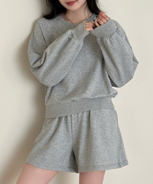 DAY CLOSET（デイ クローゼット）の「【セットアップ/肌なじみの良い裏パイル×表スウェット】ゆる感ワンマイル。 長袖リブトップス+ショートパンツ 上下2点セット レディース（スウェット・レディース・アイボリー/チャコールグレー/ライトグレー・L/M）」の3枚目の写真