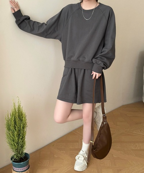 DAY CLOSET（デイ クローゼット）の「【セットアップ/肌なじみの良い裏パイル×表スウェット】ゆる感ワンマイル。 長袖リブトップス+ショートパンツ 上下2点セット レディース（スウェット・レディース・アイボリー/チャコールグレー/ライトグレー・L/M）」の18枚目の写真