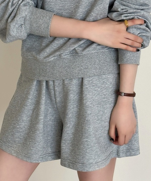DAY CLOSET（デイ クローゼット）の「【セットアップ/肌なじみの良い裏パイル×表スウェット】ゆる感ワンマイル。 長袖リブトップス+ショートパンツ 上下2点セット レディース（スウェット・レディース・アイボリー/チャコールグレー/ライトグレー・L/M）」の6枚目の写真