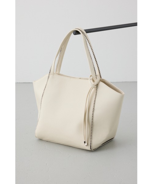 AZUL by moussy(アズールバイマウジー)の「ボールチェーントートバッグ【着用画像あり】(トートバッグ・レディース・アイボリー/ブラック・FREE)」の3枚目の写真