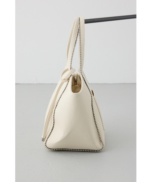 AZUL by moussy(アズールバイマウジー)の「ボールチェーントートバッグ【着用画像あり】(トートバッグ・レディース・アイボリー/ブラック・FREE)」の4枚目の写真