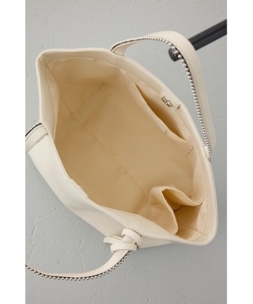 AZUL by moussy(アズールバイマウジー)の「ボールチェーントートバッグ【着用画像あり】(トートバッグ・レディース・アイボリー/ブラック・FREE)」の9枚目の写真