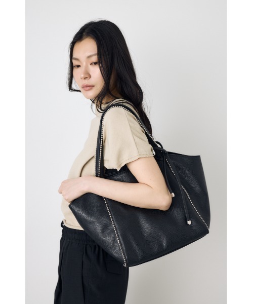 AZUL by moussy(アズールバイマウジー)の「ボールチェーントートバッグ【着用画像あり】(トートバッグ・レディース・アイボリー/ブラック・FREE)」の13枚目の写真