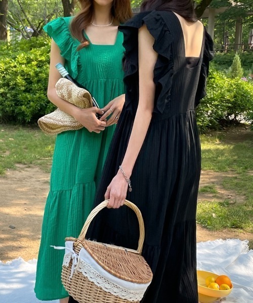 AMAJI(アマジ)の「スクエアネックワンピース パフスリーブ フリル切替 ロング丈(ワンピース・レディース・ブラック/グリーン・FREE)」の4枚目の写真