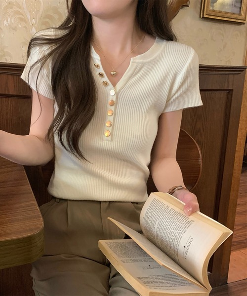 Girly Doll(ガーリードール)の「ゴールドボタンキーネック半袖リブニット(Tシャツ/カットソー・レディース・ピンク/ベージュ/モカ/ブラック・FREE)」の5枚目の写真