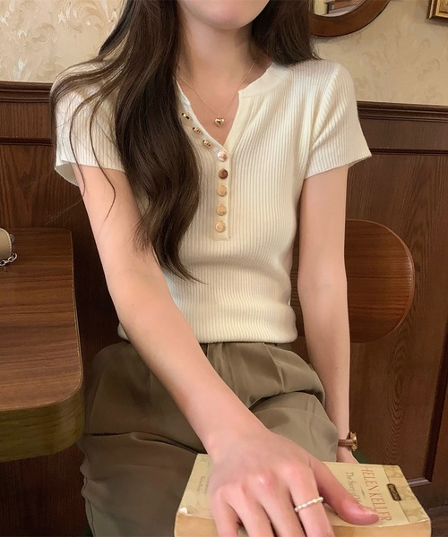 Girly Doll(ガーリードール)の「ゴールドボタンキーネック半袖リブニット(Tシャツ/カットソー・レディース・ピンク/ベージュ/モカ/ブラック・FREE)」の6枚目の写真