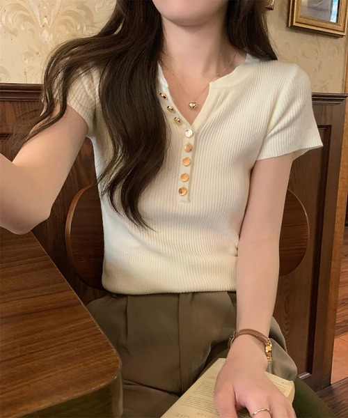 Girly Doll(ガーリードール)の「ゴールドボタンキーネック半袖リブニット(Tシャツ/カットソー・レディース・ピンク/ベージュ/モカ/ブラック・FREE)」の7枚目の写真