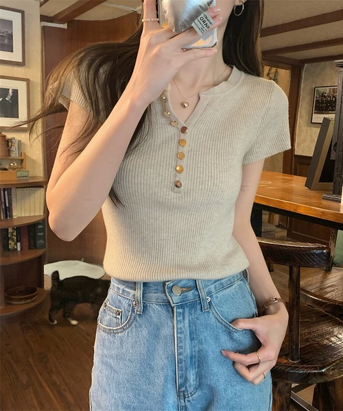 Girly Doll(ガーリードール)の「ゴールドボタンキーネック半袖リブニット(Tシャツ/カットソー・レディース・ピンク/ベージュ/モカ/ブラック・FREE)」の18枚目の写真