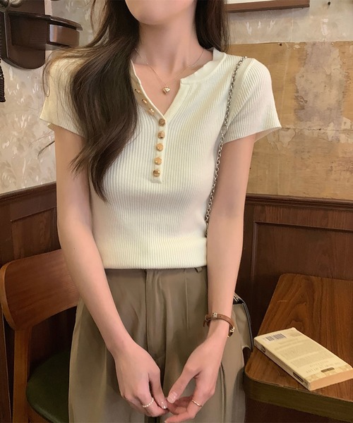 Girly Doll(ガーリードール)の「ゴールドボタンキーネック半袖リブニット(Tシャツ/カットソー・レディース・ピンク/ベージュ/モカ/ブラック・FREE)」の11枚目の写真