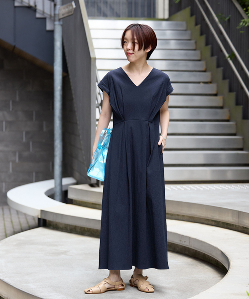 IENA(イエナ)の「サッカータックワンピース(ワンピース・レディース・ライトグレー/ネイビー・36/38)」の6枚目の写真