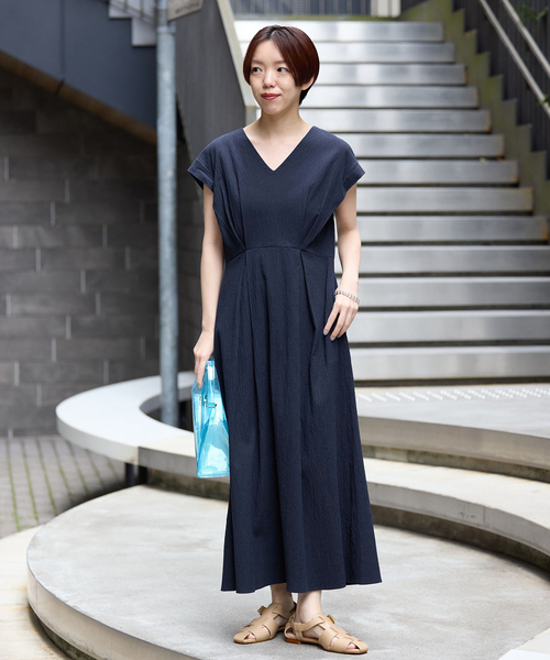 IENA(イエナ)の「サッカータックワンピース(ワンピース・レディース・ライトグレー/ネイビー・36/38)」の17枚目の写真