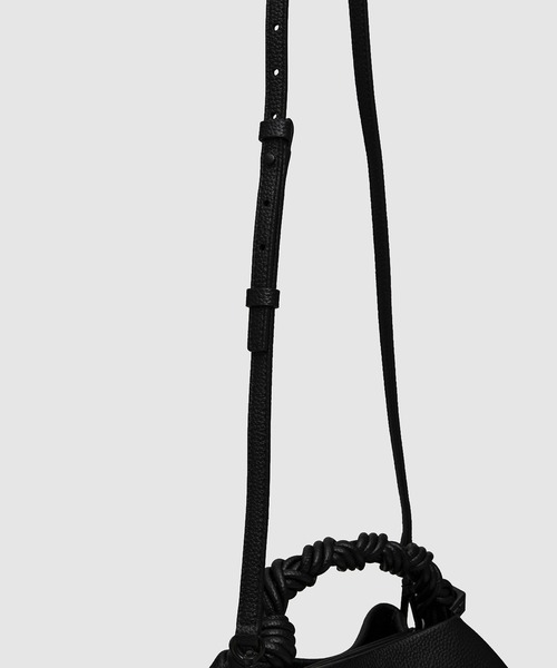GANNI（ガニー）の「Ganni Bou Bag Small Grained（ショルダーバッグ・レディース・ブラック・ONE SIZE）」の3枚目の写真