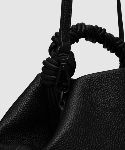 GANNI（ガニー）の「Ganni Bou Bag Small Grained（ショルダーバッグ・レディース・ブラック・ONE SIZE）」の4枚目の写真
