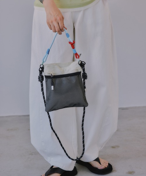 210nouve(トゥージュヌーブ)の「メッシュ ポケット ナイロン ショルダーバッグ(ショルダーバッグ・レディース・イエロー/アイボリー/パープル/ブラック・FREE)」の17枚目の写真