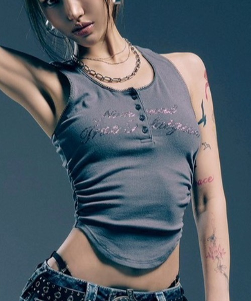 NOMANUAL（NOMANUAL）の「【NOMANUAL×TRUE RELIGION】NO RELIGION SHIRRING SLEEVELESS TEE / 【ノーマニュアル×トゥルーレリジョン】ノーレリジョンヘンリーネックシャーリングタンクトップ（タンクトップ・レディース・チャコール/ブラック/ホワイト・M/S）」の20枚目の写真